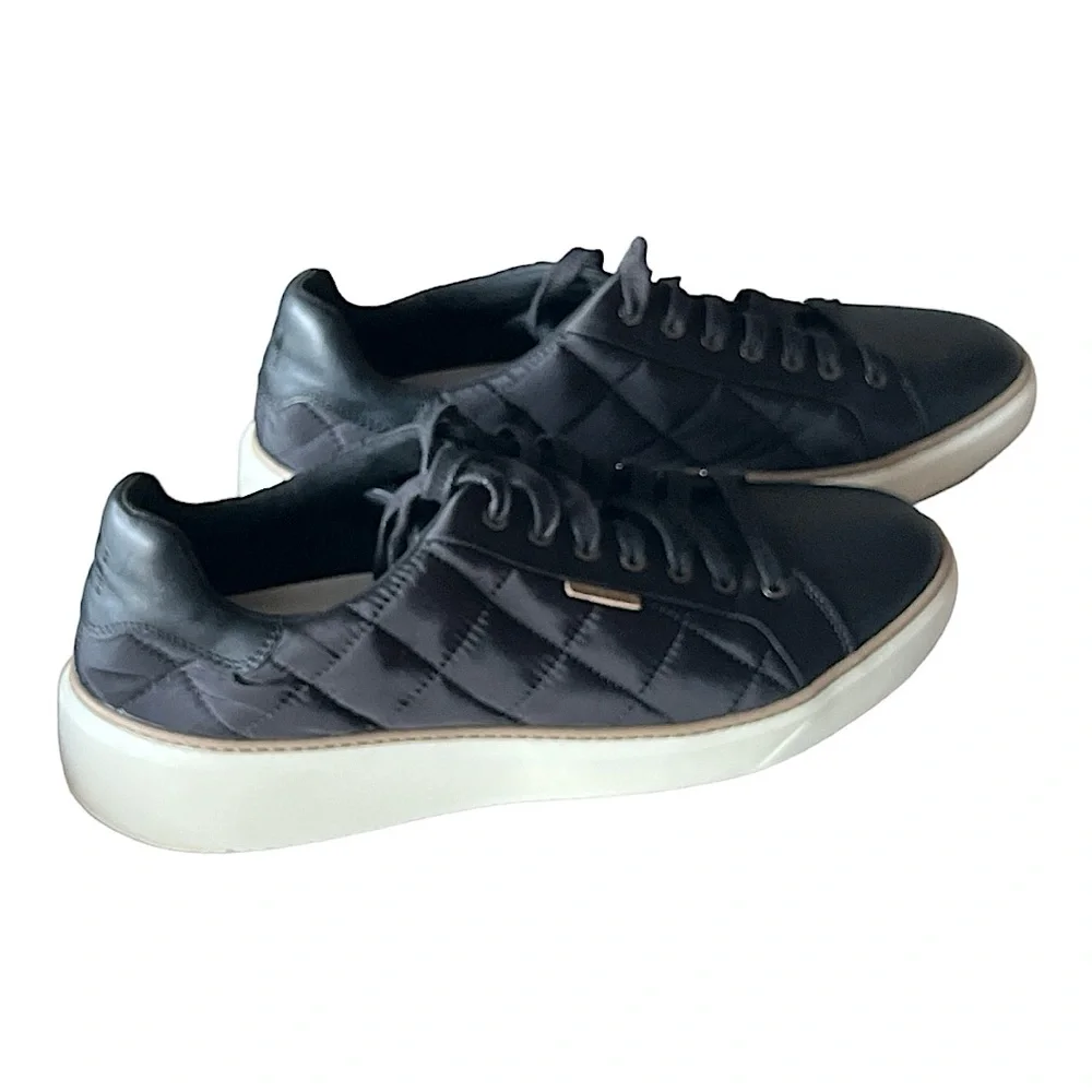 Cole HAAN Tennis inspired lace up Sneakers. Size 11.5.
